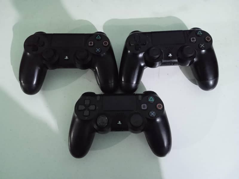 Playstation 4 controllers 1