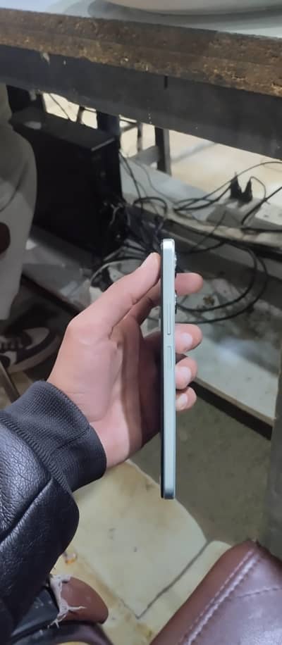 vivo y18 8/128  for sale 40,000