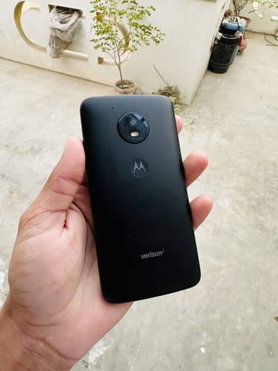 Motorola E4