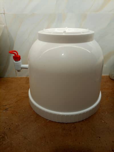 Manual water dispenser