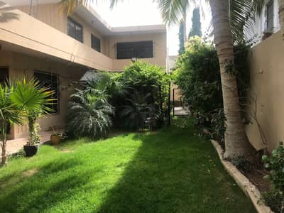 Gulshan Block 8,1000 Squire Yards West Open Bungalows Urgent For Sale.