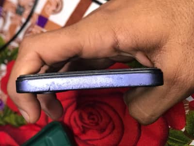 Nichy se Thoda body damage ha Baki All ok ha phone battery all