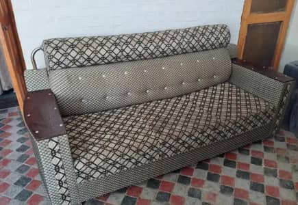 5 seater sofa set urgently for sale. 0314-5304900