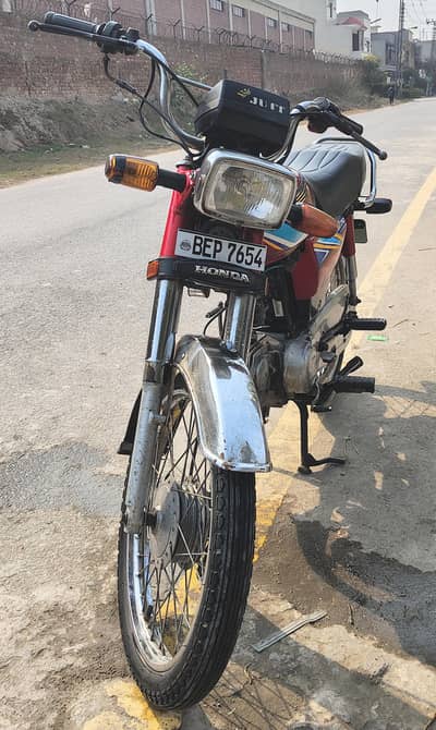 CD 70 2019 model red colour