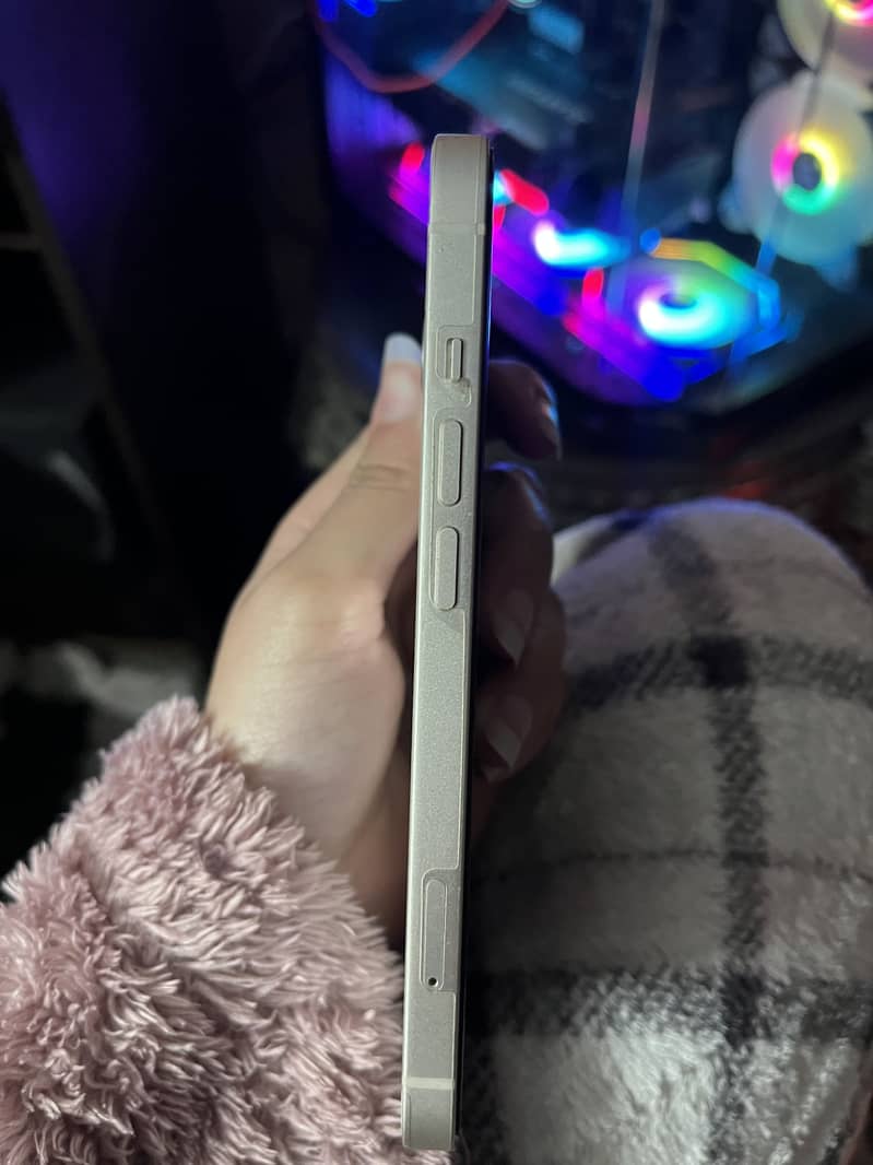 Iphone 13 4