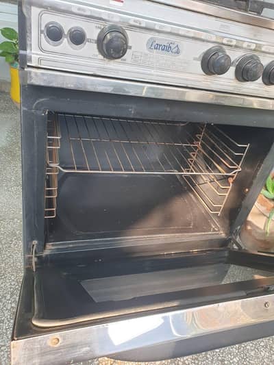 3 Stove Cooking Range in 18000 only, Excellent condition