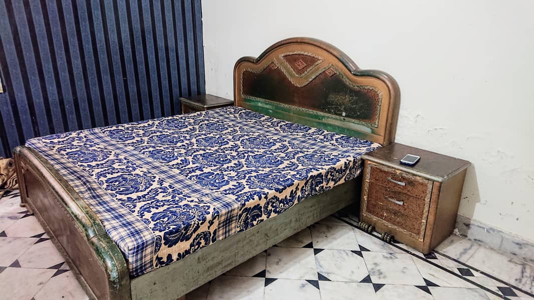 Solid King Size Bed Set with Dressing Table & Side Tables 1