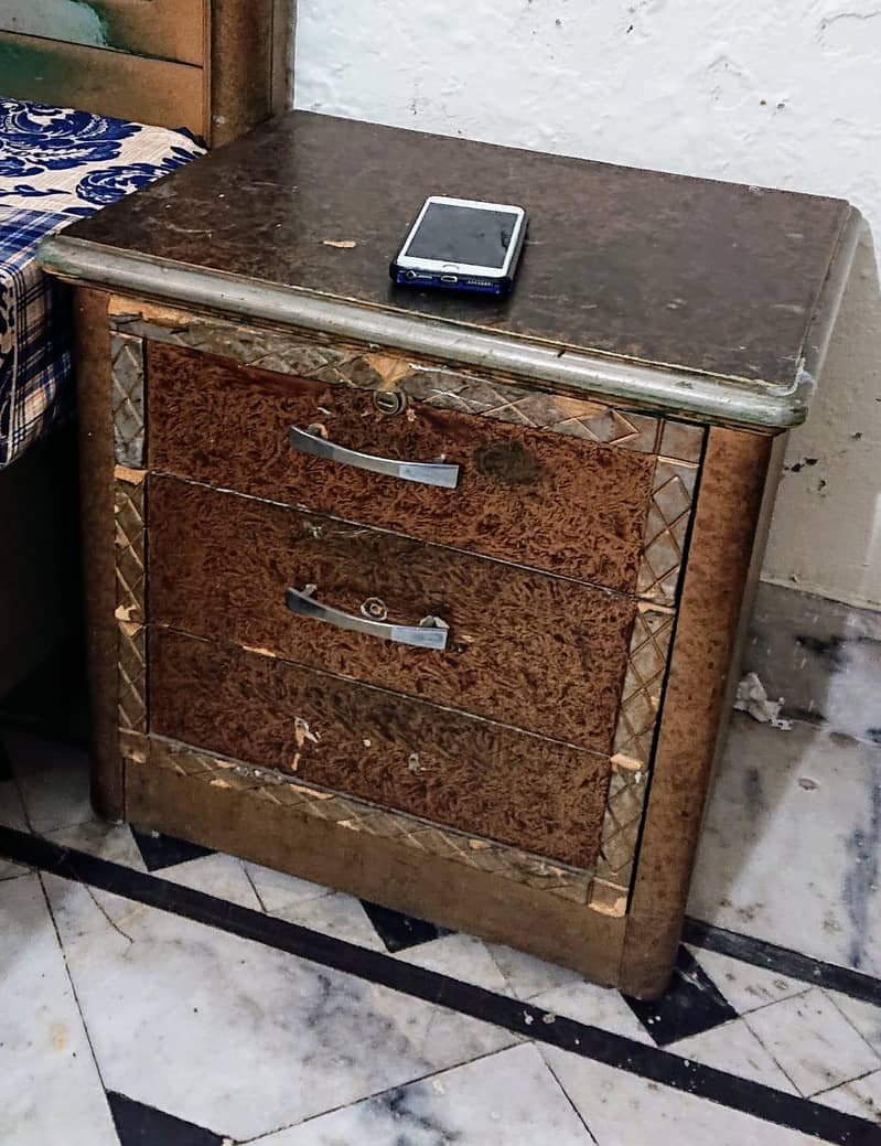 Solid King Size Bed Set with Dressing Table & Side Tables 2