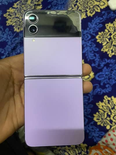 Samsung z flip4 8/128 sim time hai abi chal Rahi exchange iphone
