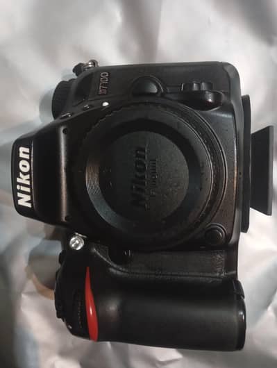 Nikon D7100 body with lenses