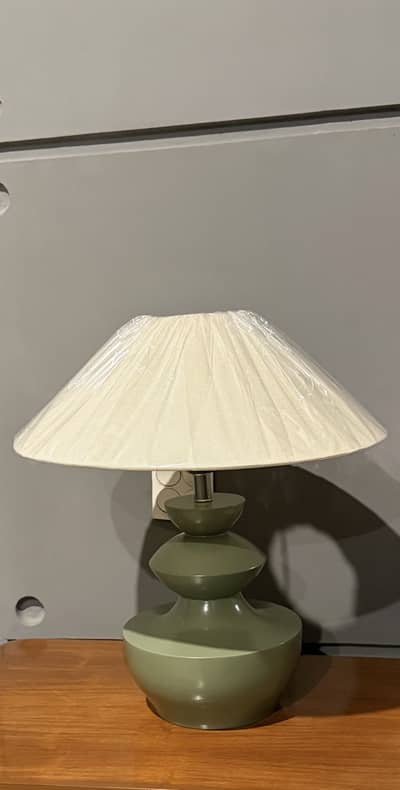 Premium brand new table lamp one (without bulb)