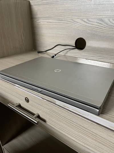 hp Elite book 8460p core i7 2nd Gen 8gb ram 128 gb ssd