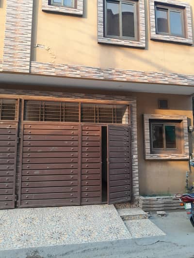 2.5 Marla Beautiful Triple Storey House For Sale At Beautiful Location In Aamir Town
