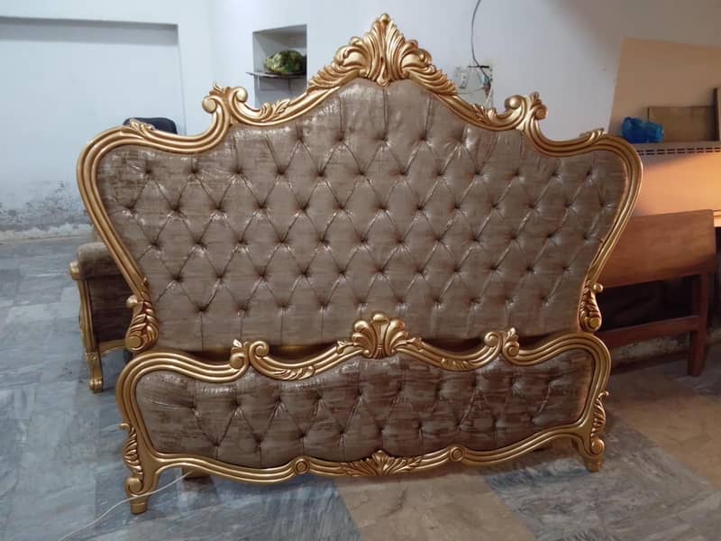 bed with sidetable 0