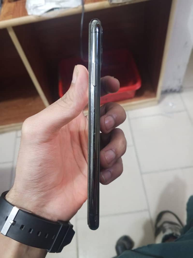 iPhone 11 Pro Max 64GB | Water Pack | 88% Battery | Original 4