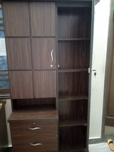 Dressing for sale in good condition