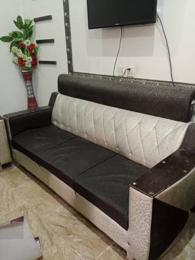 5 setr sofa new candition black  silver colour