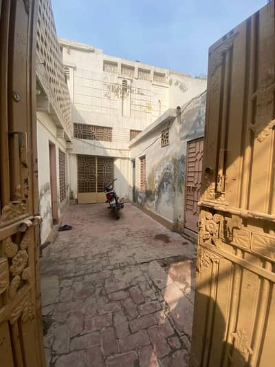 PLOT KI QEEMAT ME DOUBLE STORY GHAR NEAR GHANTA GHAR AND KACHEHRI