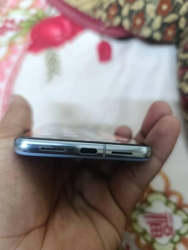 Google pixel 8 Pro  Scroll/upper touch area has issue not working 0