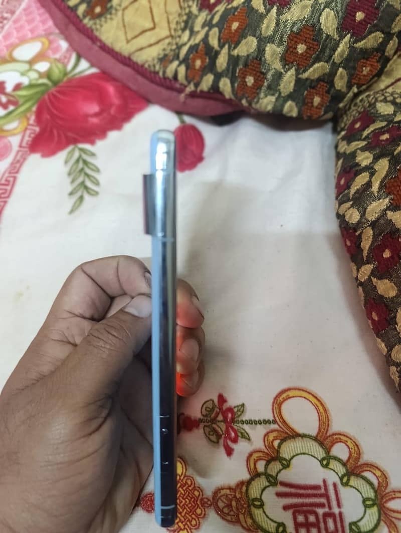 Google pixel 8 Pro  Scroll/upper touch area has issue not working 2