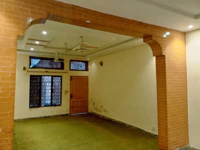 10 Marla full House Available For Rent