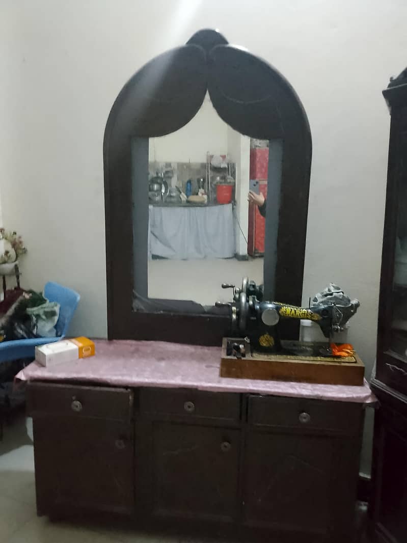 Dressing table 0
