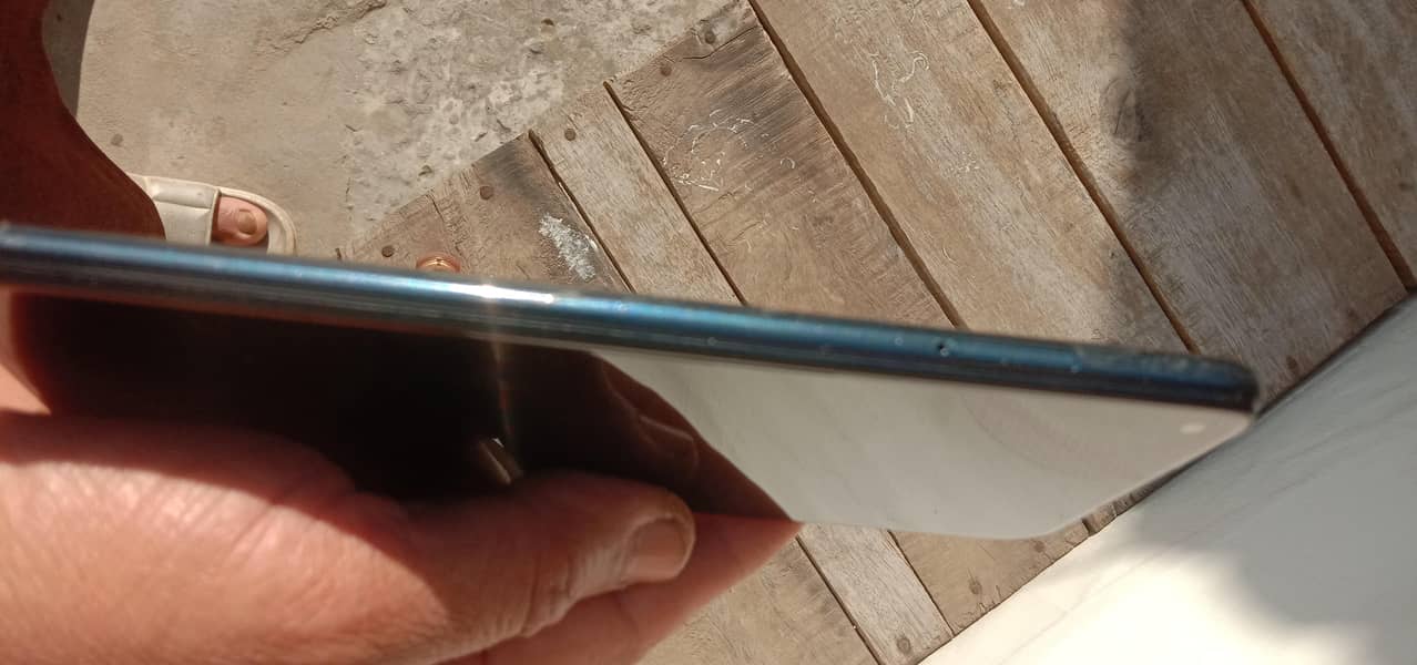 Condition like new اوریجنل چارجر موبائل کے ساتھ ملے گا۔ ڈبہ نہی ھے 3