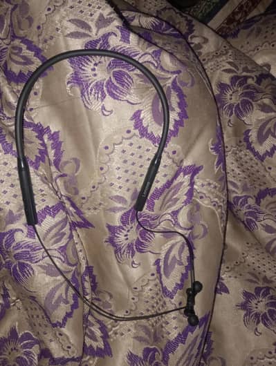 Lenovo neck model HE 05X Bluetooth headphones used only 10 days