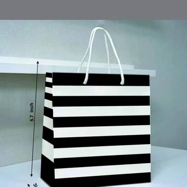 4.75 x 5.7 cm based 3 inch Black and White Paper Bags for gifts and packaging
