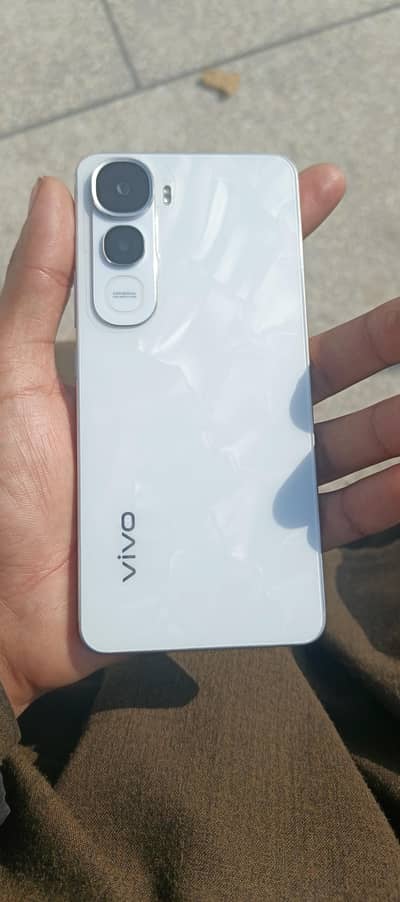vivo y400   Snapdragon 685  8+8 ram    256 rom          urgent sale kr