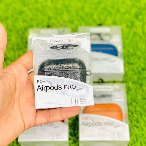 Leather case with hook for 360° protection for Earpods, compatible with AirPods Pro and AirPods Pro 2nd generation