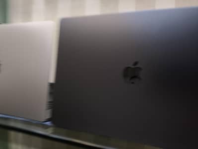 Apple MacBook Pro retina i7 i9 M1 M2 M3 m4