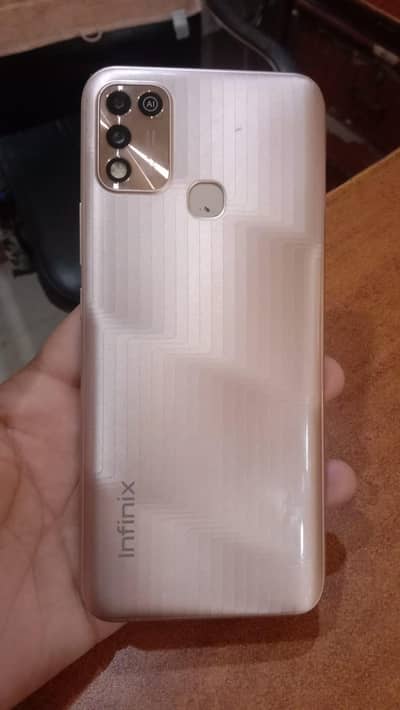 Infinix hot 11 play 4/64 with box