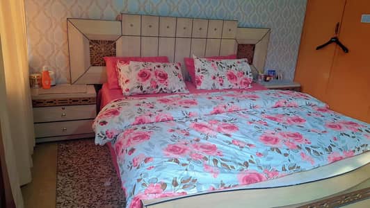 Bed, bed sides and dressing