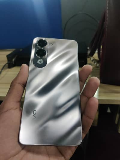 vivo Y04 6/128gb just box open one day used full warranty