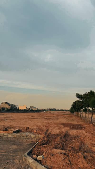 4 Kanal Developed And Ready For Possession Farmhouse Plot In A Block Of Gulberg Greens