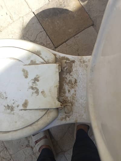 Commode it's old but never used