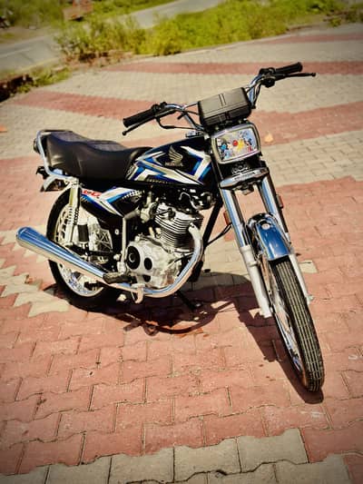 24/25 model new condition