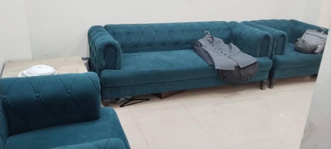 5 SEAT SOFA and table  FOR SALE USE