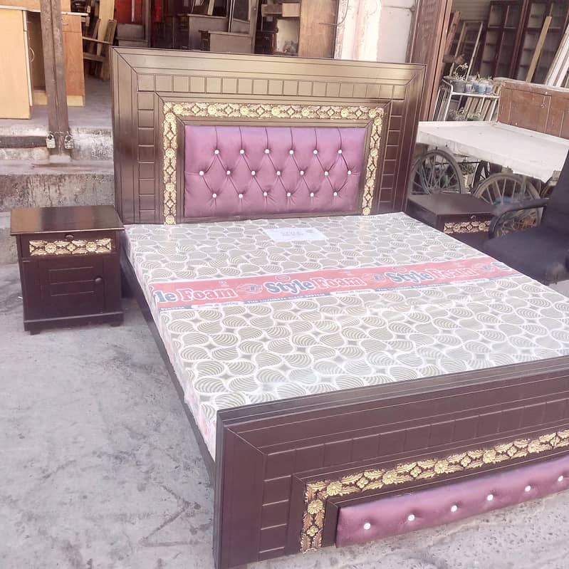 bed side table +mirror 0