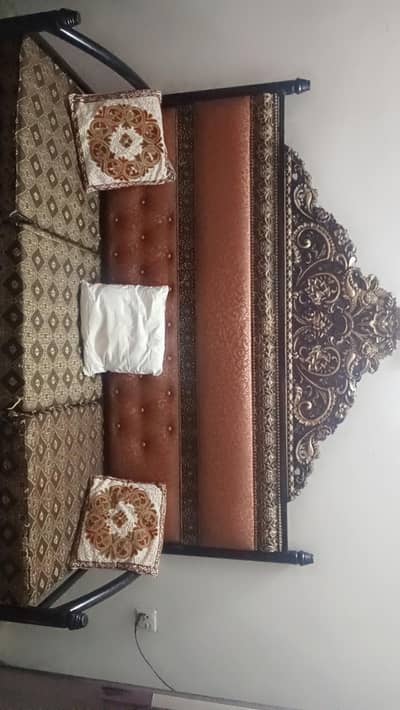 Metal sofa 5 seater in good condition
