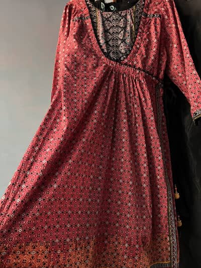 Dress for sale only serious buyers contact . .