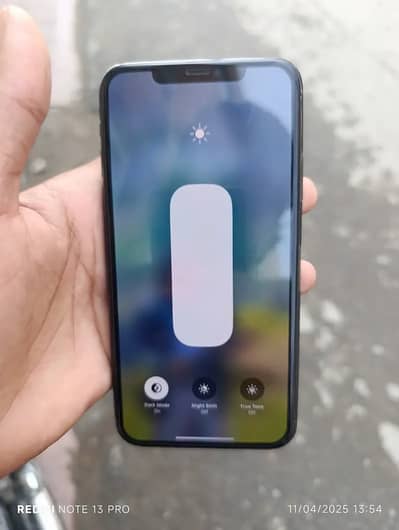 iphone 11 pro max 256 gb all ok watsap  03244973986