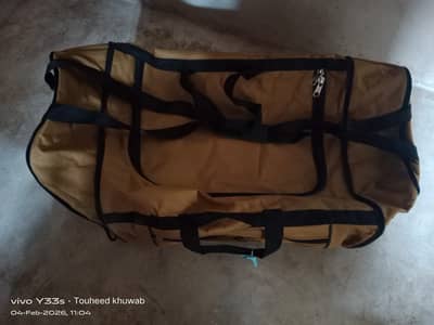 Large travel bag for clothes and other accessories