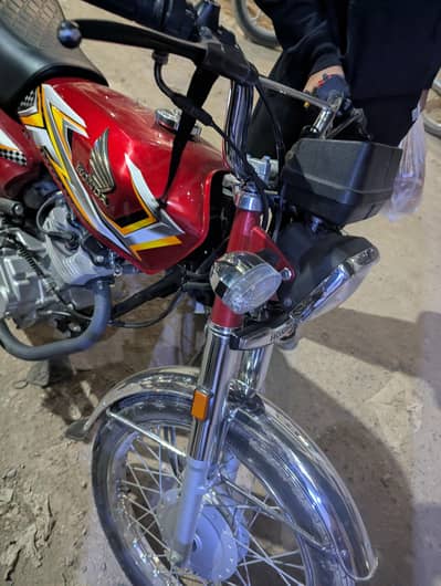 Honda cg125 2025 only 3000 km organal running