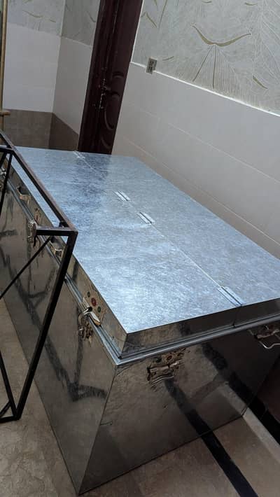 storage trunck ( paeti)