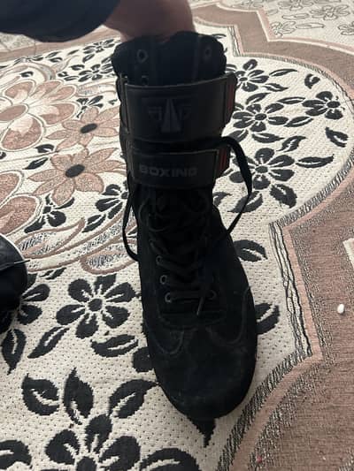 Boxing ring shoes