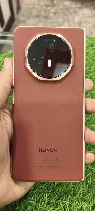 HONOR Magic V3