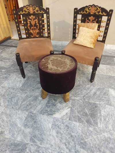 2 sitting chairs with table
