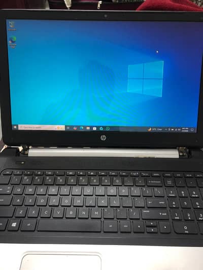 HP Notebook 4th Generation Intel Core i3-4005U 4GB/500GB